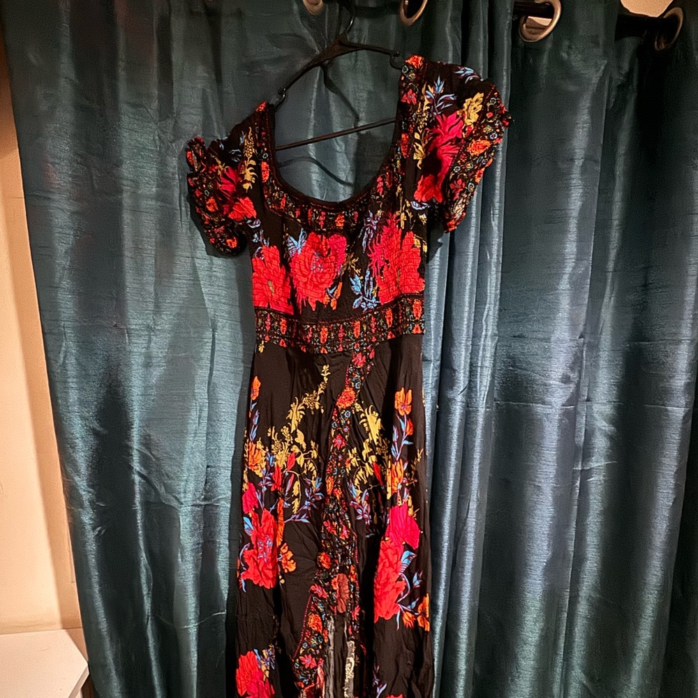 Fun vici midi dress! Size L